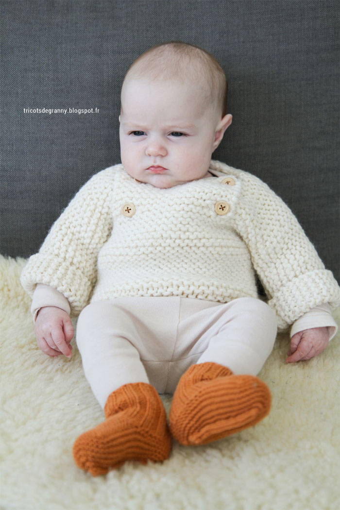 Modèle tricot facile et rapide de pull pour bébé au point mousse